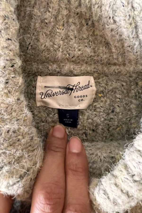 Universal thread 2024 goods co sweater