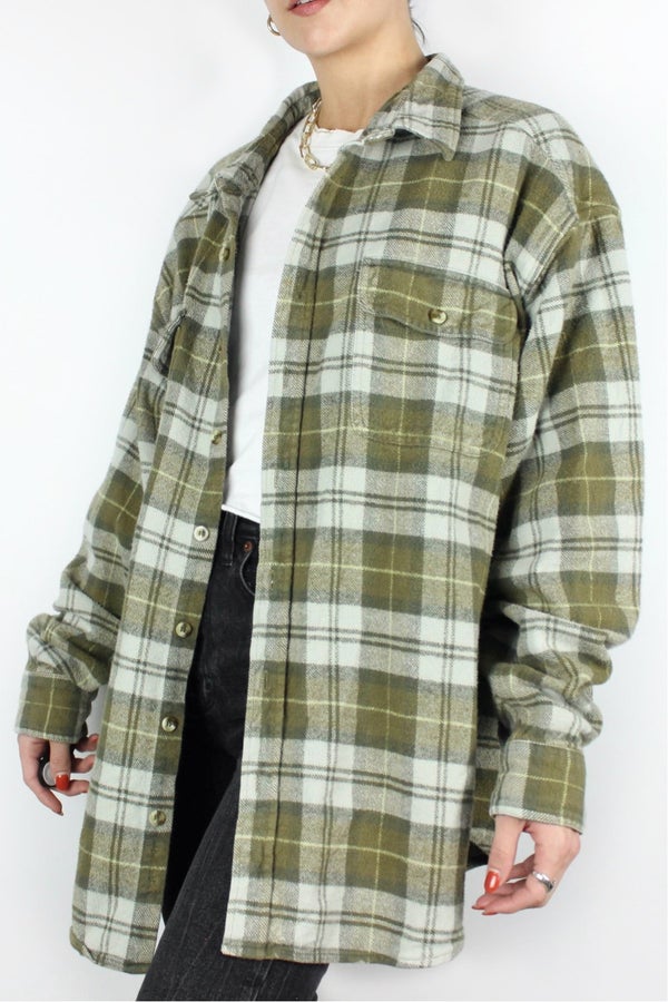 Retro 1990s Plaid Button Up Flannel Shirt With Front Pocket