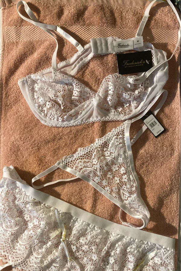 Frederick's of Hollywood white 3 piece bra/thong/g