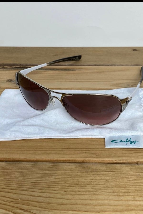 Oakley Vintage Sunglasses | Nuuly