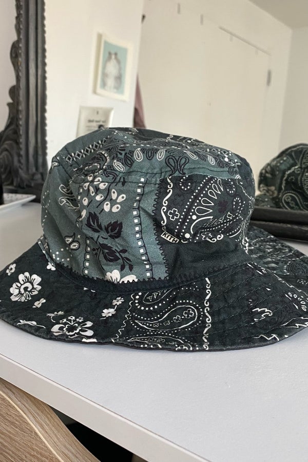 KITH Mens reversible paisley bucket hat