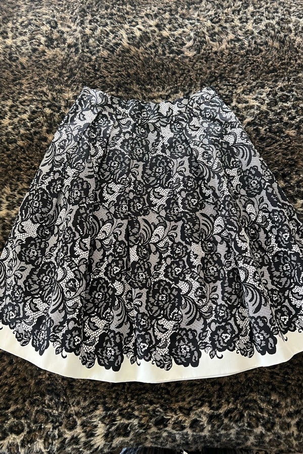 White house black market lace outlet skirt