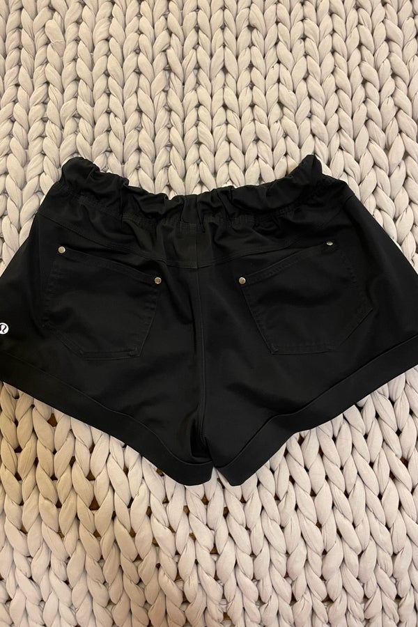 Lululemon sales cuffed shorts