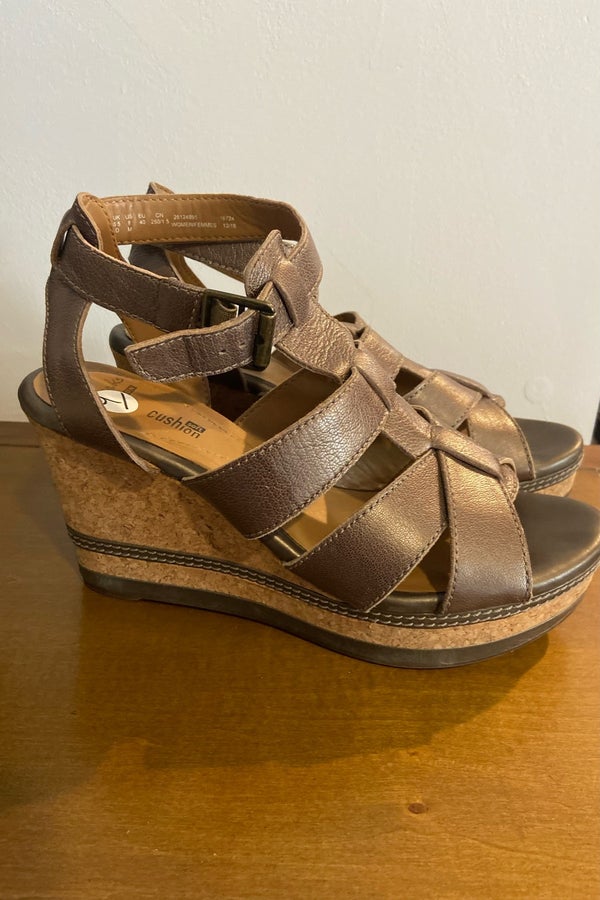 Publicación principal Bañera Women's Clarks Soft Cushion Cork Wedge Heel Sandal | Nuuly Thrift