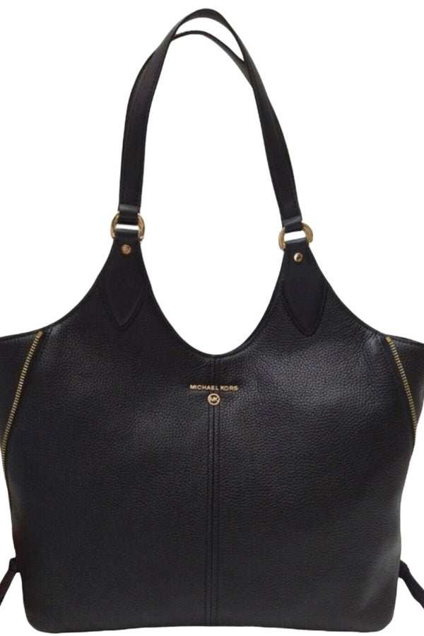 Sold at Auction: Michael Kors Black Leather Shoulder Bag