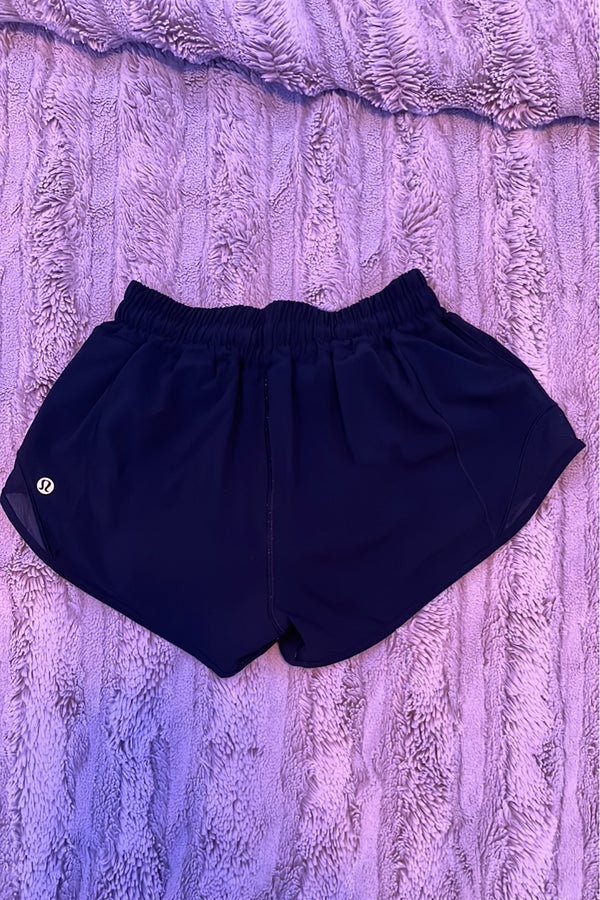 lululemon hotty hots size 2 (2.5 and low rise)