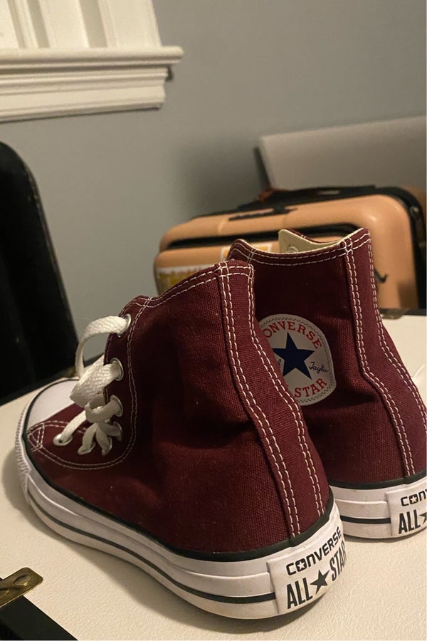 Infidelidad disfraz Provisional Maroon Converse High Tops | Nuuly Thrift