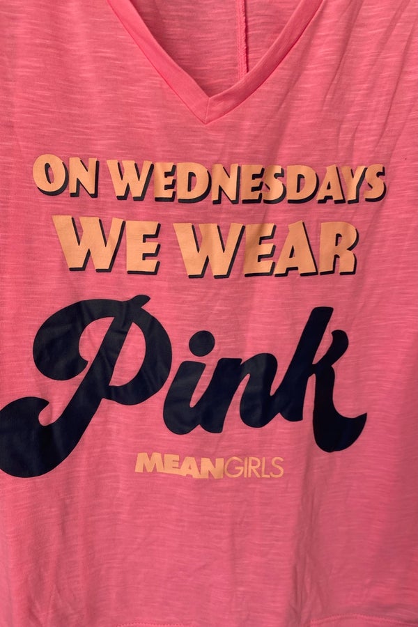 On Wednesdays We Wear Pink' Women's Plus Size T-Shirt