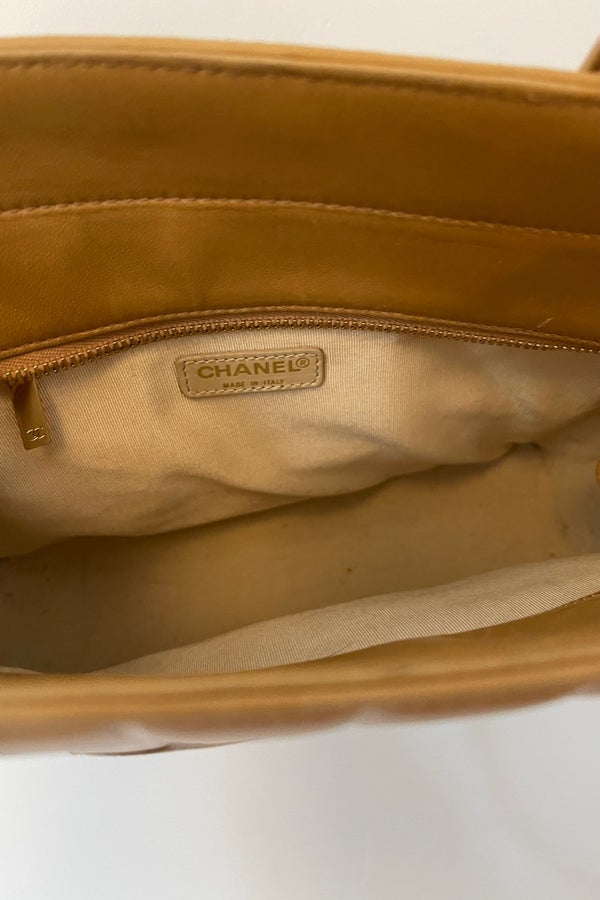 CHANEL vintage quilted bag