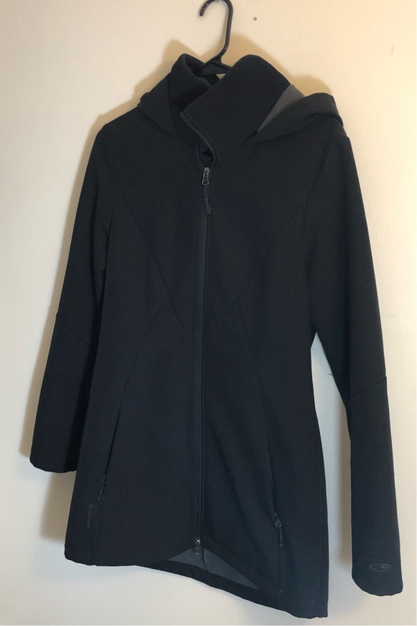 Sleek Black Waterproof Hooded and Insulated Rain/S | Nuuly Thrift