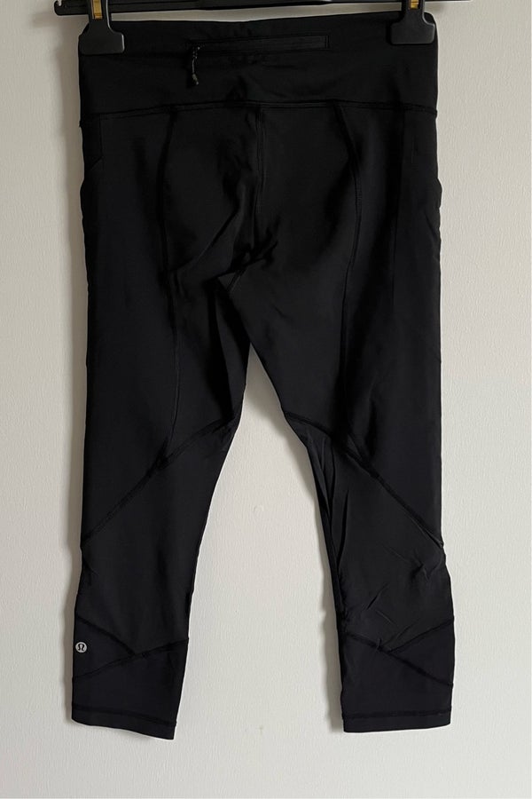 Lululemon black cropped leggings w pockets
