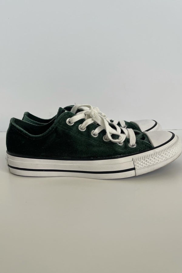 Green velvet clearance converse