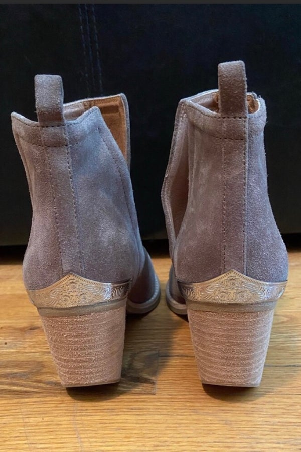 Jeffrey campbell hotsell cromwell booties