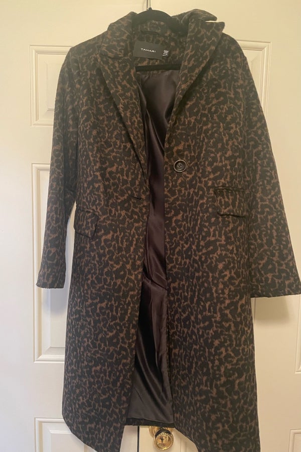 Tahari 2024 leopard coat