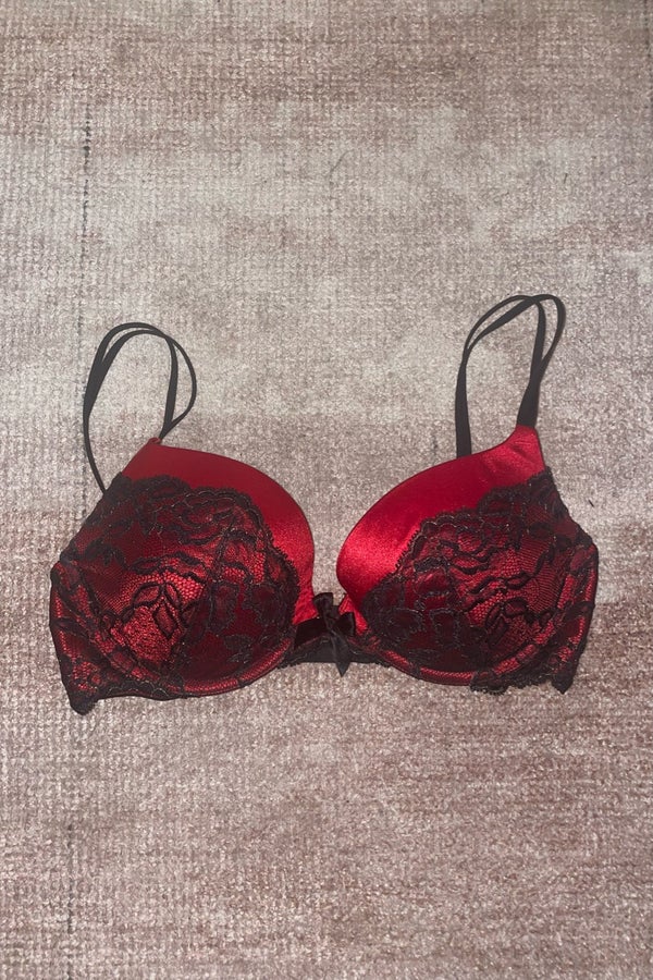 Victorias Secret Feminine lacy Bra Size MEDIUM Red & black 🔥🔥pre-teen