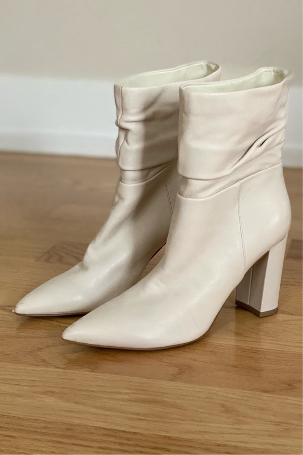 Marc fisher white outlet ankle boots