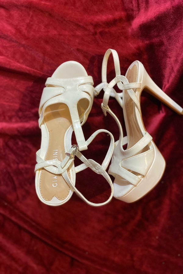 Gianni bini store white heels