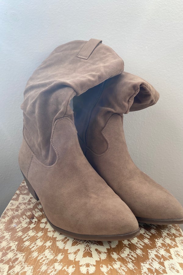 Universal thread hot sale lanae boots