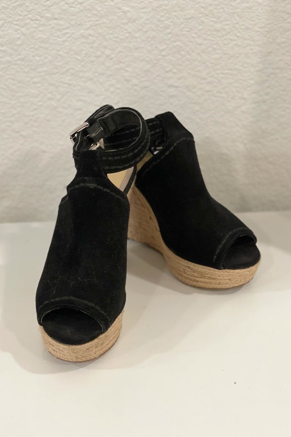 Marc fisher hot sale black wedges