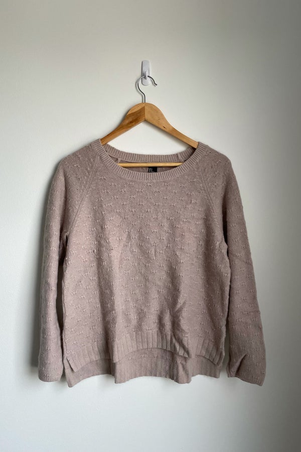 H&M Beige lightweight sweater | Nuuly Thrift