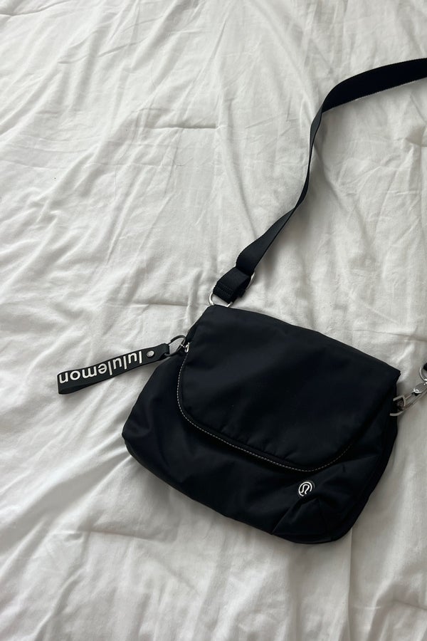 Lululemon discount purse black