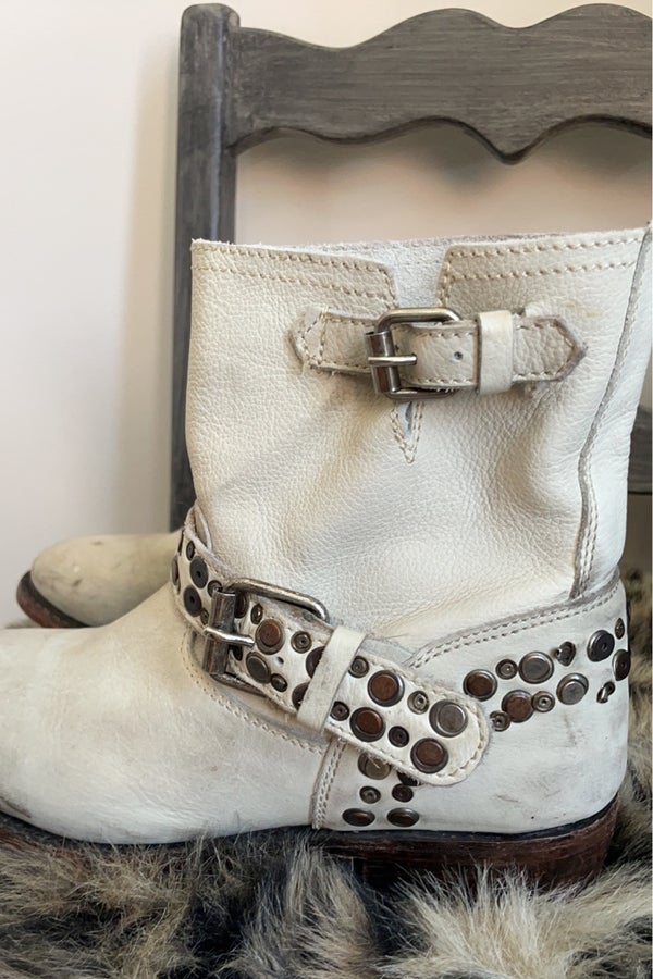 Ash buckle outlet boots