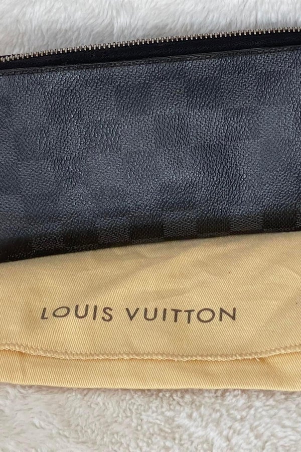 Authentic Louis Vuitton Damier Graphite Zippy Wall