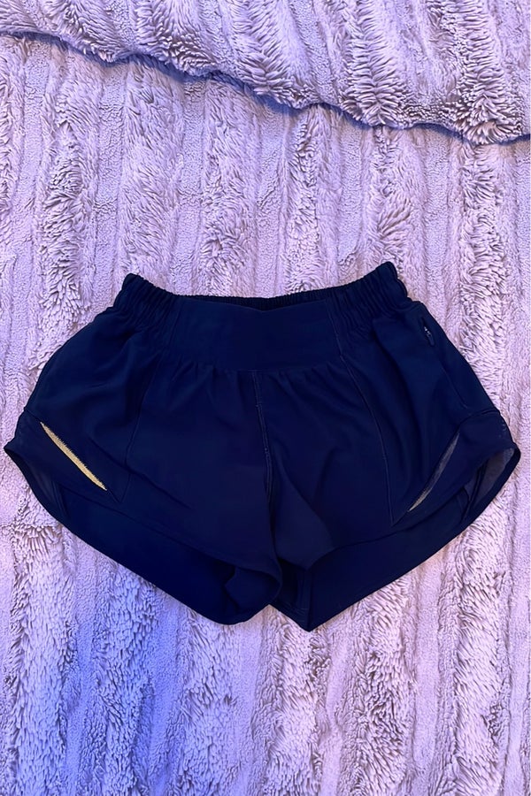 lululemon hotty hots size 2 (2.5 and low rise)
