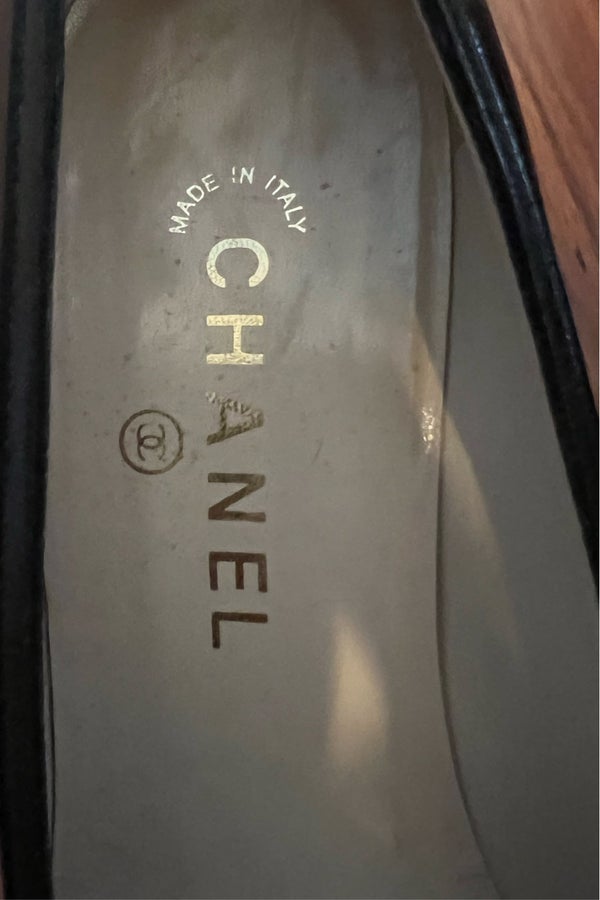 Chanel CHANEL Suede Coco Mark Pumps Black P14155 – NUIR VINTAGE