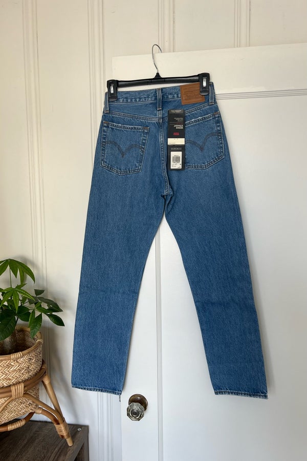 Levi's Wedgie High Waist Button Fly Straight Leg J | Nuuly Thrift