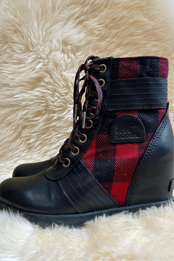 Sorel red plaid boots online